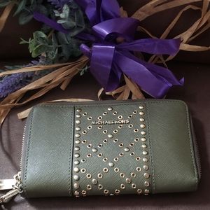 Michael kors wristlet